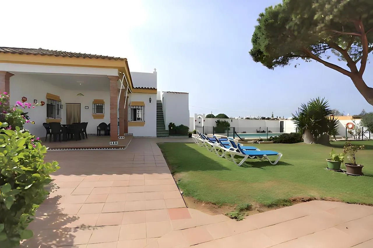 Holiday home Chalet Con Piscina Privada Y Barbacoa Solo Familias Conil De La Frontera